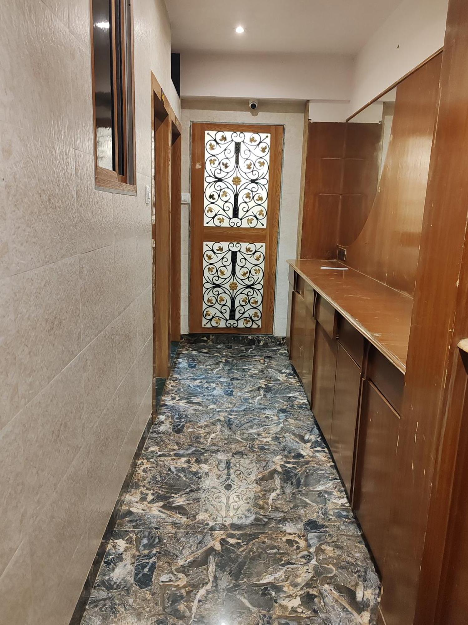 Hotel Laksh Bombaj