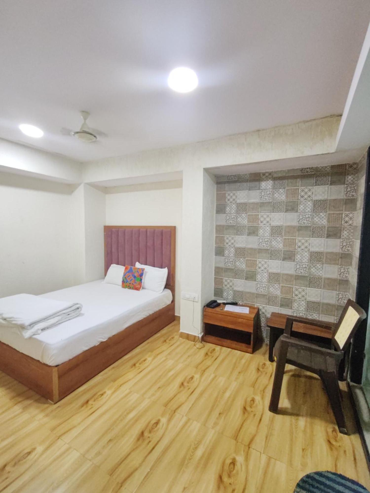 Hotel Laksh Bombaj