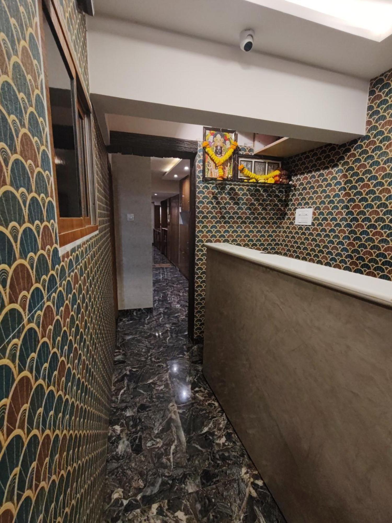 Hotel Laksh Bombaj